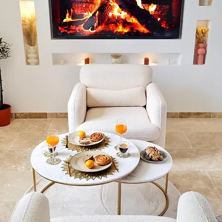 - La Suite Delos - Jacuzzi 2 Places - Centre Ville A Pied - Lit Queen Size - Parking Privee - Wifi - City Center Within Walking Distance - Quimper Exterior photo