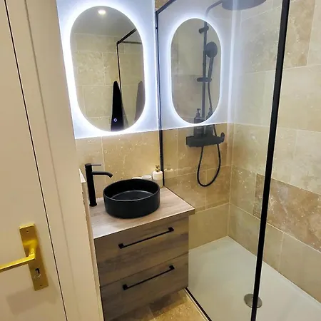 - La Suite Delos - Jacuzzi 2 Places - Centre Ville A Pied - Lit Queen Size - Parking Privee - Wifi - City Center Within Walking Distance - Quimper Exterior photo