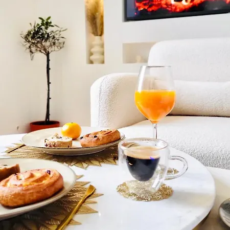 - La Suite Delos - Jacuzzi 2 Places - Centre Ville A Pied - Lit Queen Size - Parking Privee - Wifi - City Center Within Walking Distance - Quimper Exterior photo