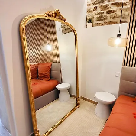 - La Suite Delos - Jacuzzi 2 Places - Centre Ville A Pied - Lit Queen Size - Parking Privee - Wifi - City Center Within Walking Distance - Quimper Exterior photo