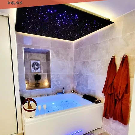 - La Suite Delos - Jacuzzi 2 Places - Centre Ville A Pied - Lit Queen Size - Parking Privee - Wifi - City Center Within Walking Distance - Quimper Exterior photo