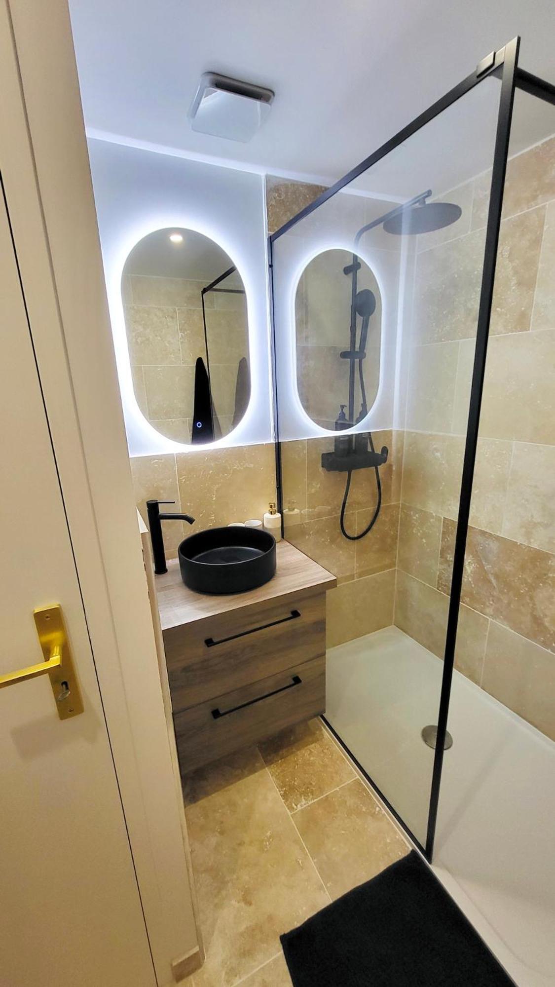 - La Delos - Jacuzzi 2 Places - Centre A Pied - Lit Queen Size - Parking Privee - Wifi - Center Within Walking Distance - *