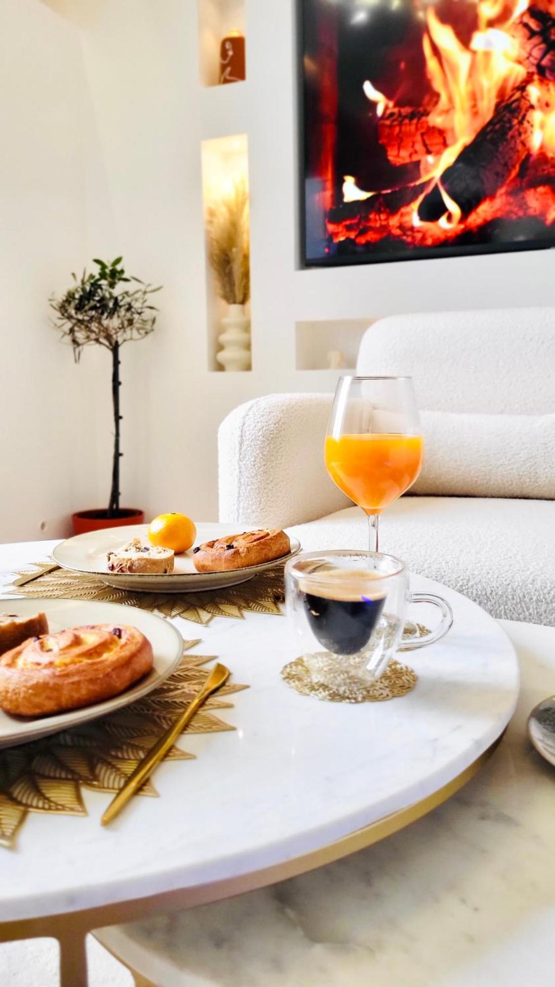 - La Delos - Jacuzzi 2 Places - Centre A Pied - Lit Queen Size - Parking Privee - Wifi - Center Within Walking Distance -