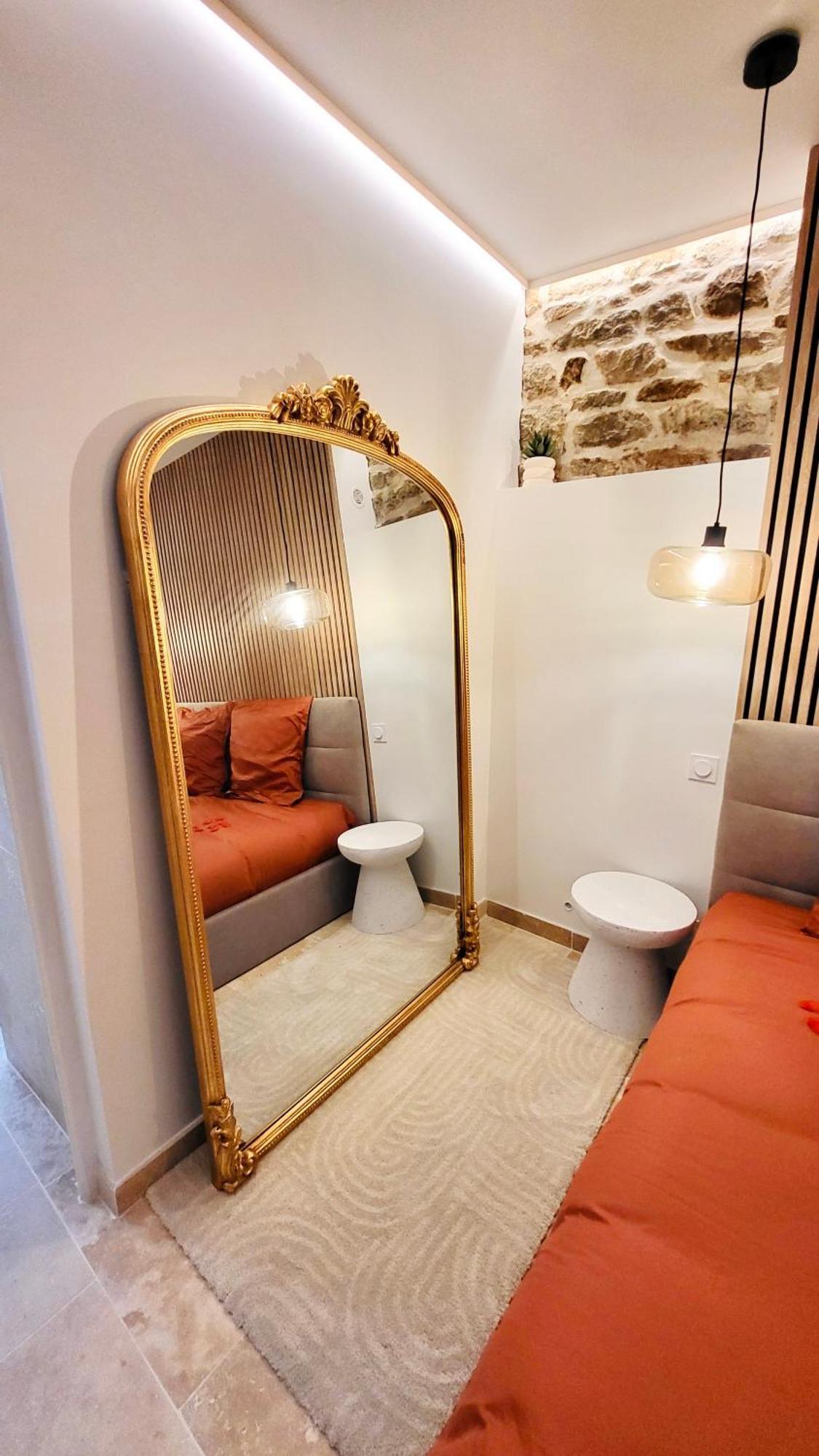 - La Delos - Jacuzzi 2 Places - Centre A Pied - Lit Queen Size - Parking Privee - Wifi - Center Within Walking Distance -