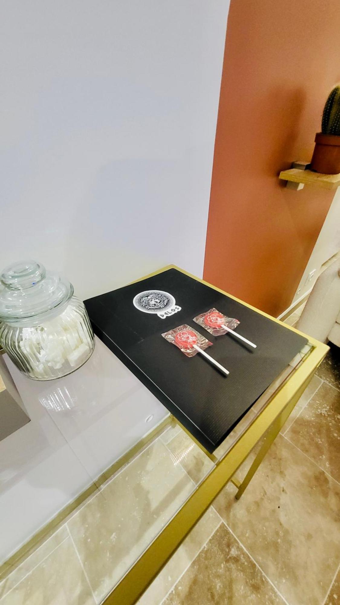 Apartment - La Delos - Jacuzzi 2 Places - Centre A Pied - Lit Queen Size - Parking Privee - Wifi - Center Within Walking Distance - *