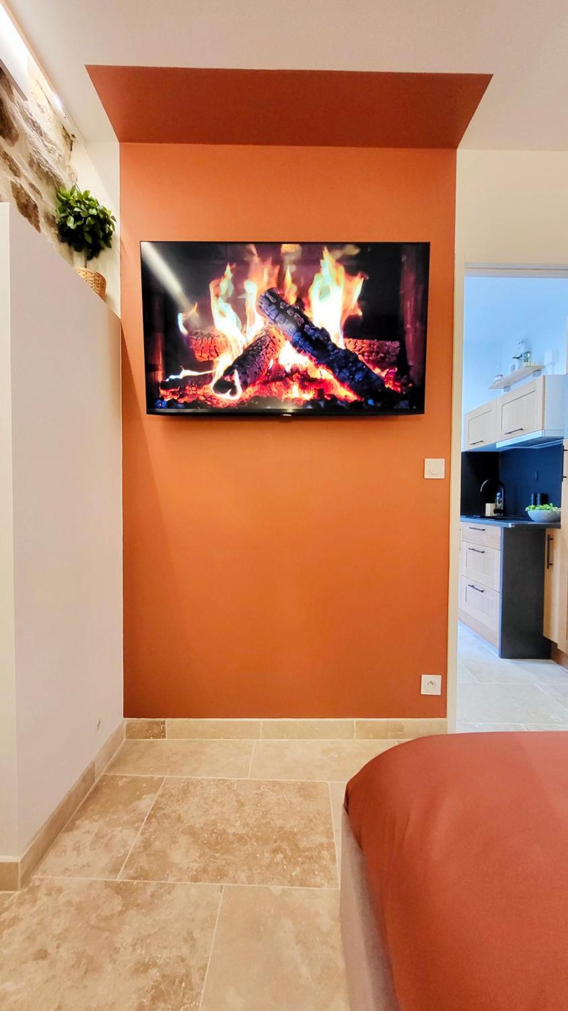 - La Delos - Jacuzzi 2 Places - Centre A Pied - Lit Queen Size - Parking Privee - Wifi - Center Within Walking Distance - *