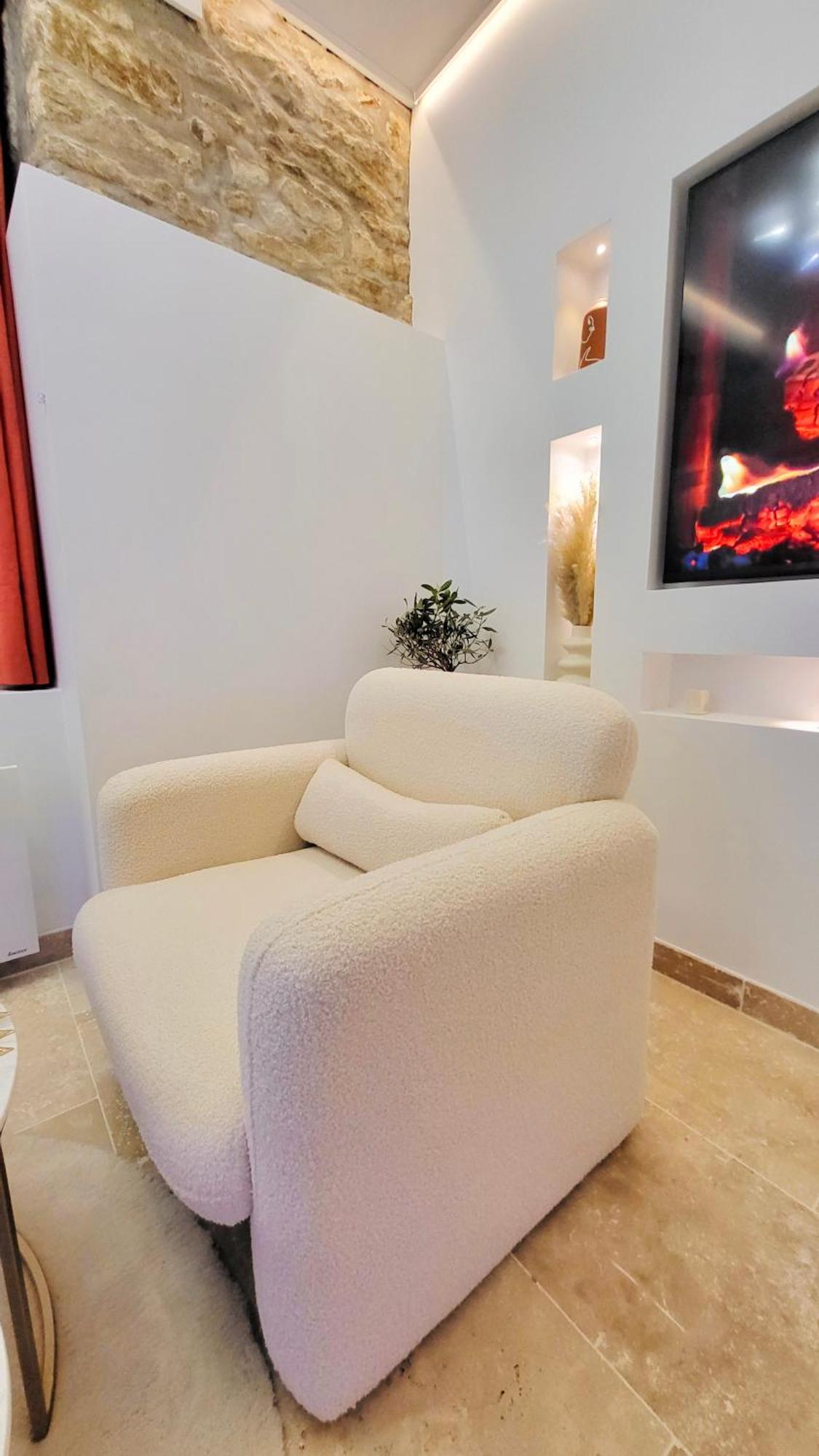 - La Delos - Jacuzzi 2 Places - Centre A Pied - Lit Queen Size - Parking Privee - Wifi - Center Within Walking Distance - * Quimper